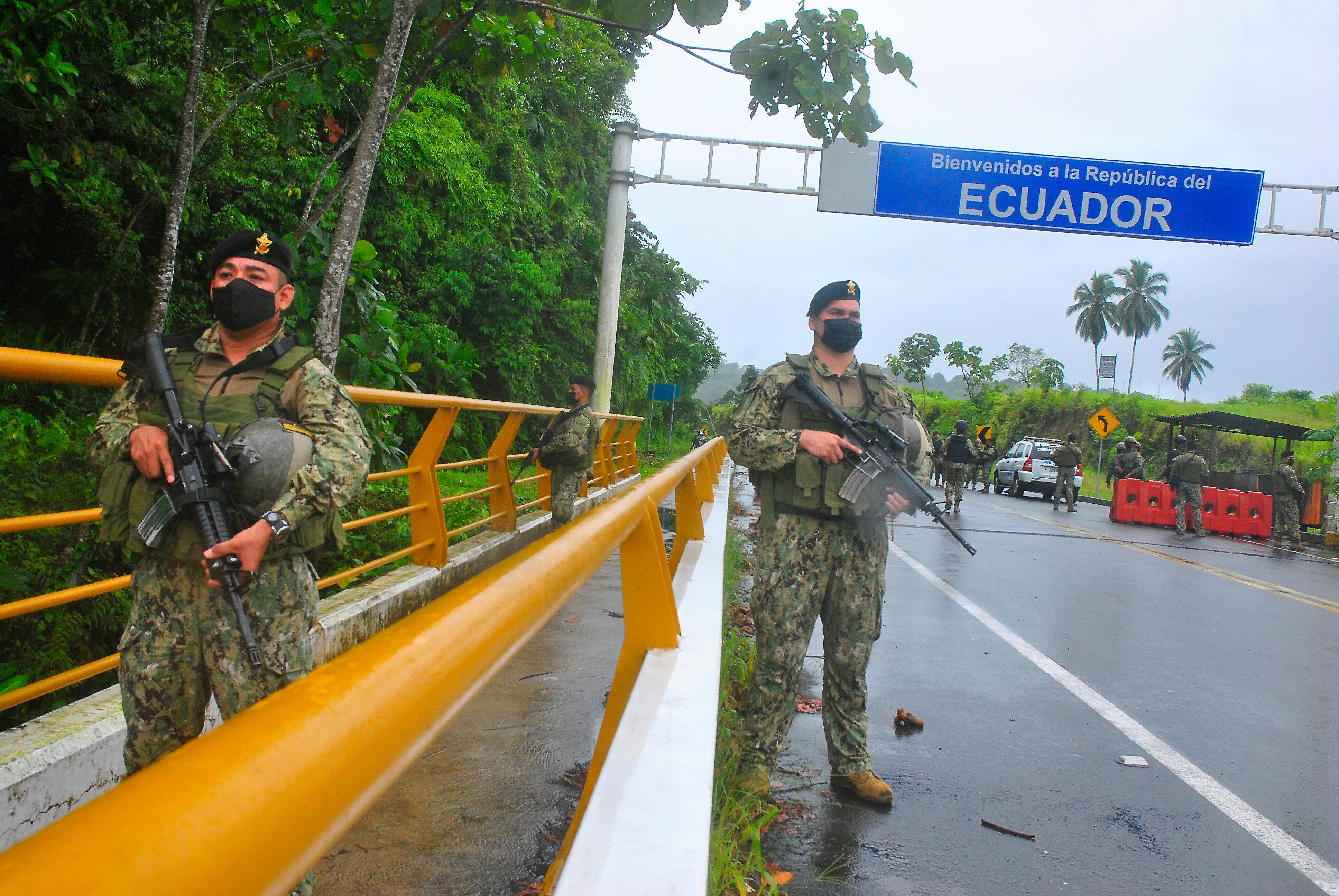 En Ecuador detienen a 2 personas con material explosivo para terrorismo en Colombia