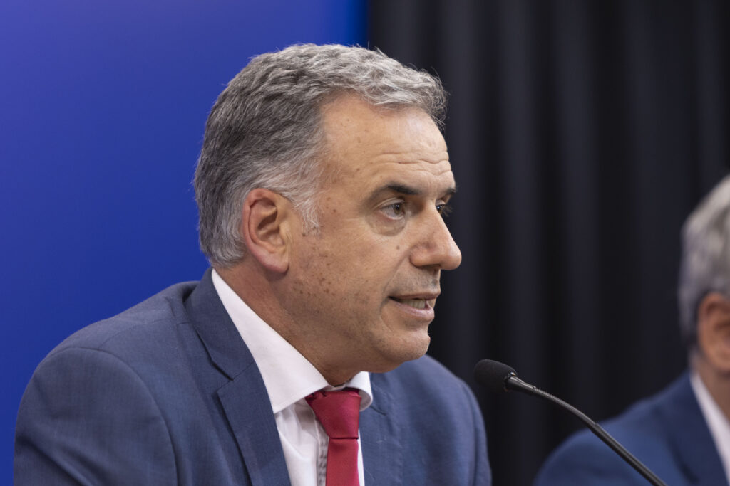 Encuesta Factum muestra caída de aprobación a Orsi en medio de polémica