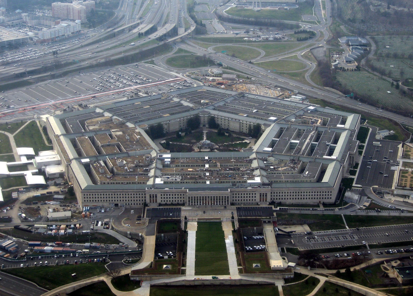 Estados Unidos acuerda usar la IA de Elon Musk con fines militares por 200 millones de dólares