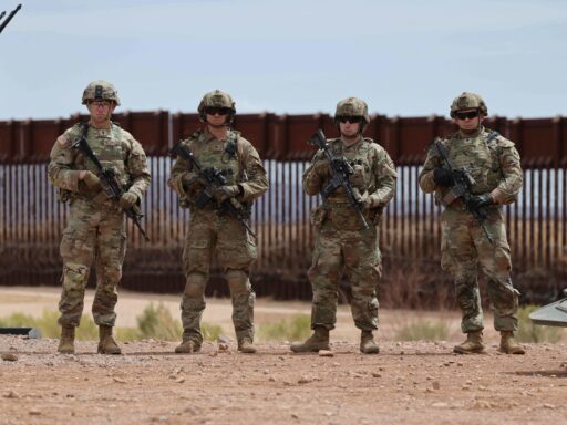 Estados Unidos envía más tropas cerca de Venezuela