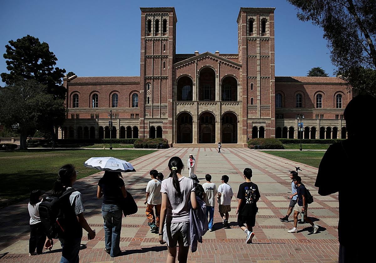 Estados Unidos revoca decenas de visas de estudiantes y exalumnos de universidades de California