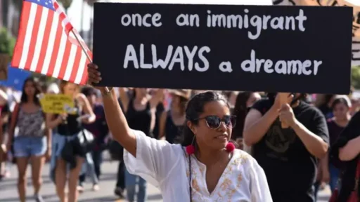 Estados Unidos revoca decenas de visas de estudiantes y exalumnos de universidades de California