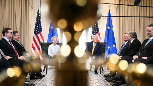 Estados Unidos y la Unión Europea alcanzan un cuestionado acuerdo comercial