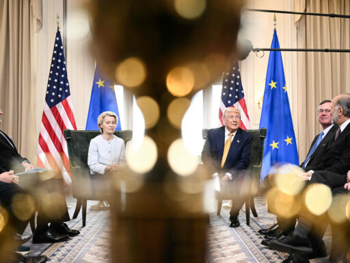 Estados Unidos y la Unión Europea alcanzan un cuestionado acuerdo comercial