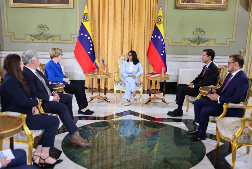 Estados Unidos y Venezuela reanudan relaciones diplomáticas