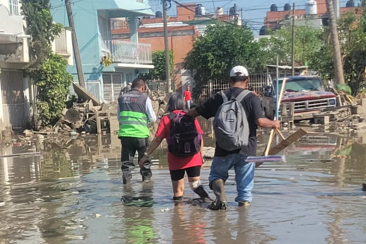 Flossie avanza por el Pacífico y llega a México con torrenciales lluvias
