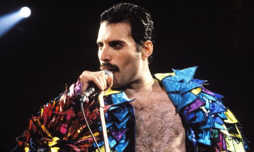 Freddie Mercury: la voz que redefinió el rock y el espectáculo - Portada Oficial