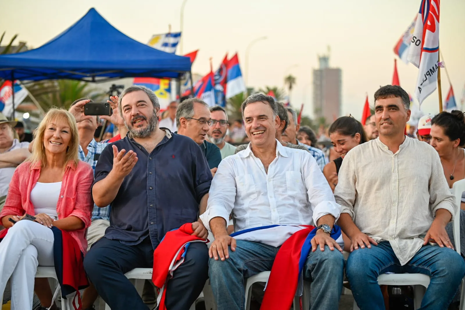 Frente Amplio defiende a Goyeneche en medio de la controversia