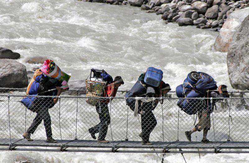 Inundación y avalancha en la frontera entre Nepal y Tíbet