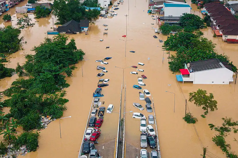 Inundación y avalancha en la frontera entre Nepal y Tíbet
