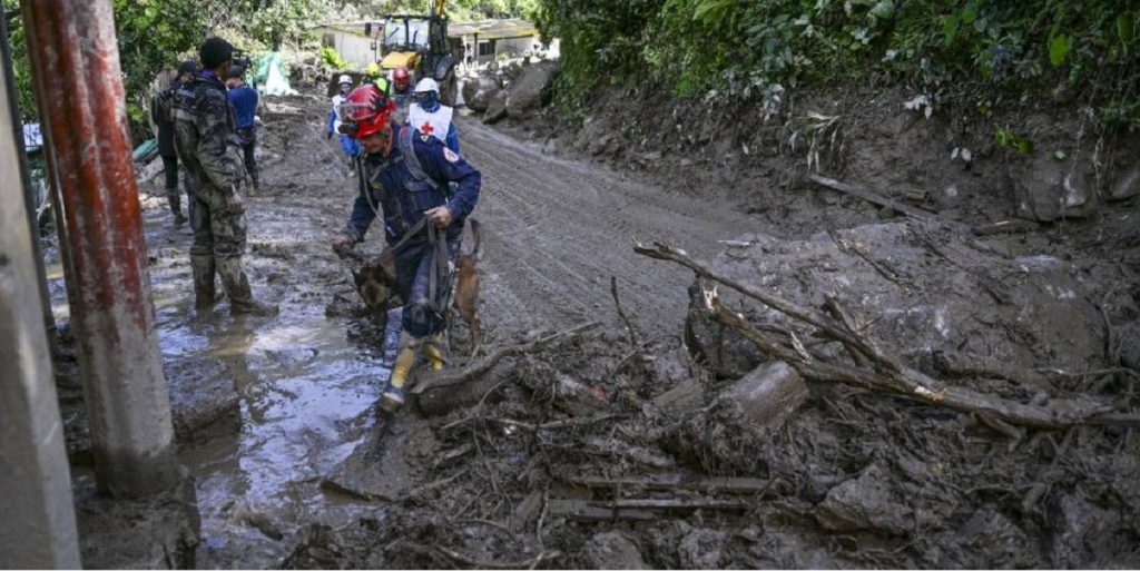 Inundación y avalancha en la frontera entre Nepal y Tíbet