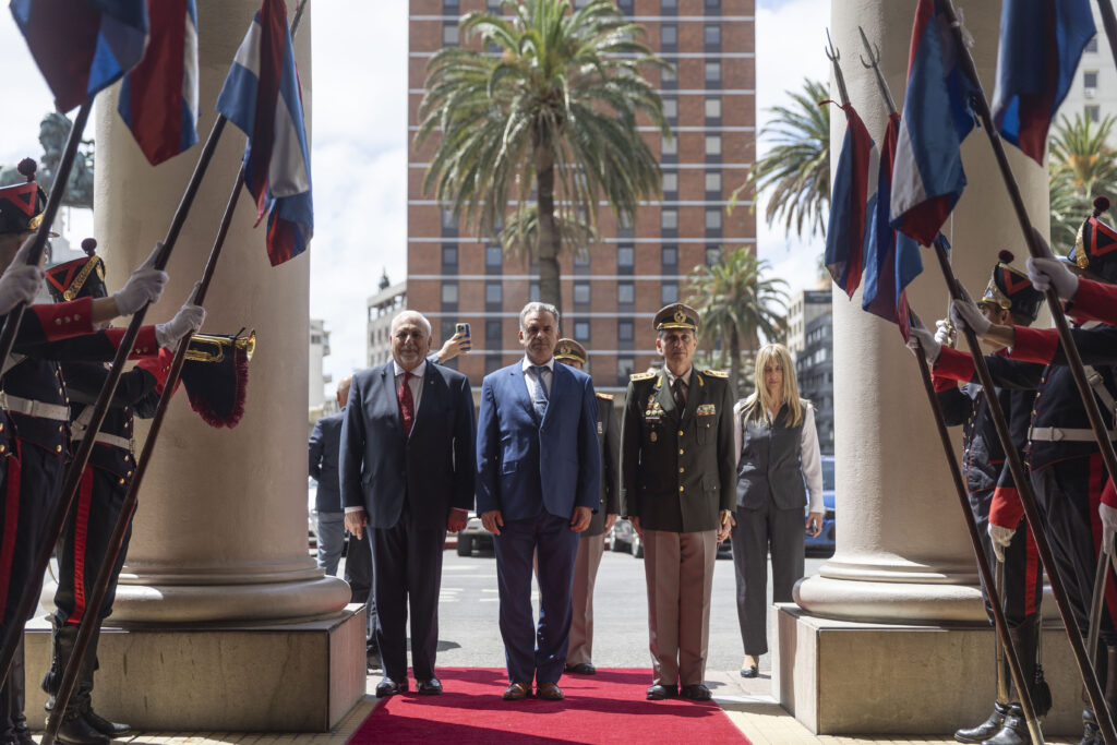 Presidente Luis Orsi anunciando la Inversión extranjera en Montevideo