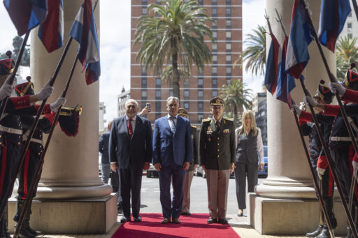 Presidente Luis Orsi anunciando la Inversión extranjera en Montevideo