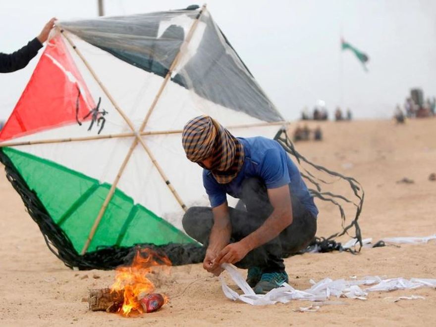Israel usa la táctica de las cometas en Gaza
