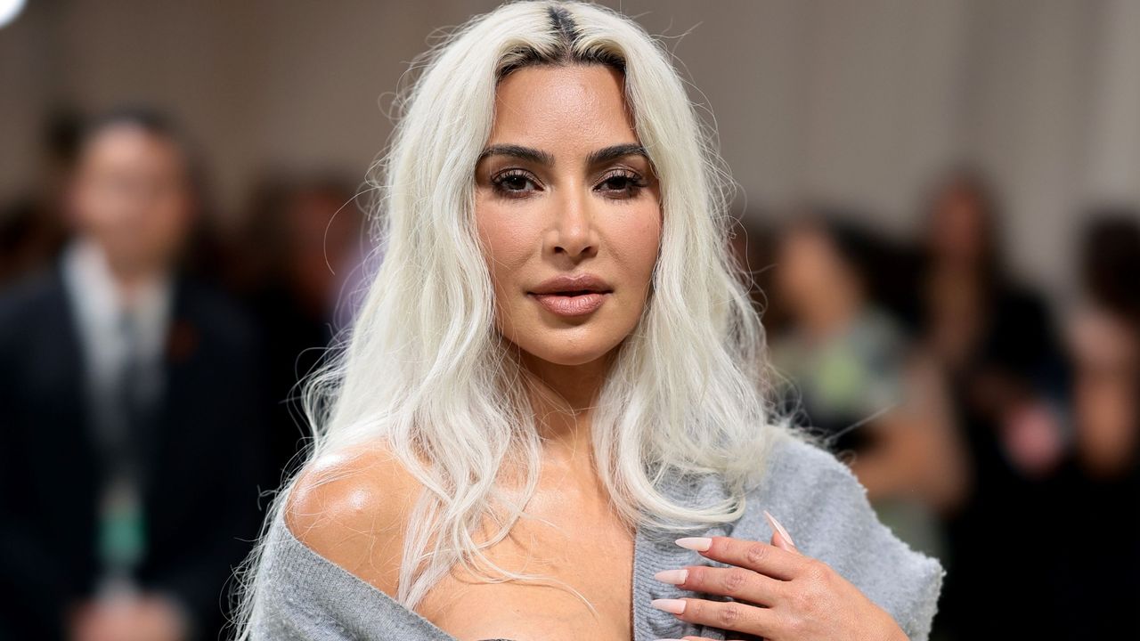 Kim Kardashian y la viralización de su faja facial: un análisis sociocultural