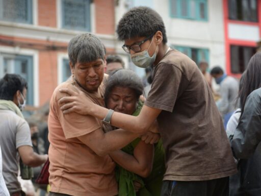 La catástrofe en Nepal deja cientos de fallecidos y miles de desaparecidos