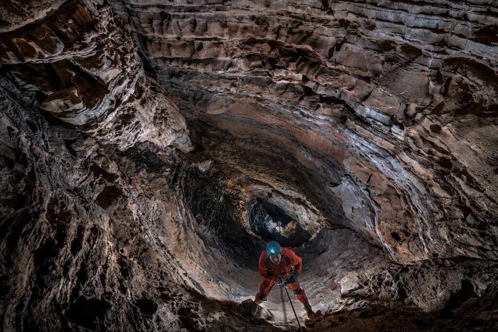 La cueva más profunda del mundo: 2,212 metros bajo tierra