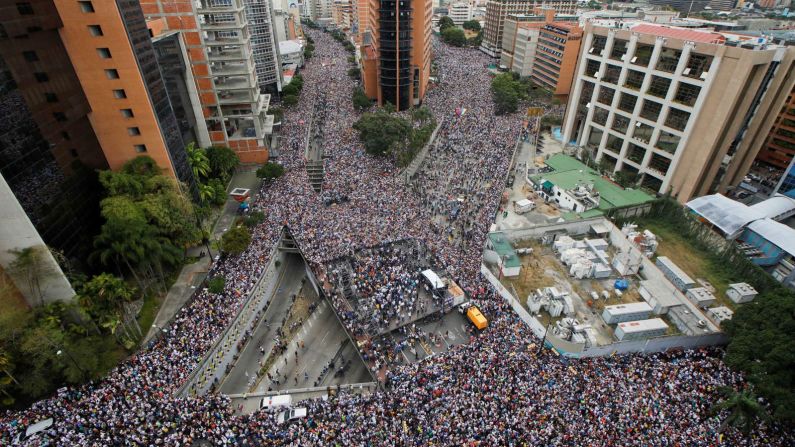 Liberan en Venezuela al opositor Juan Pablo Guanipa, cercano a María Corina Machado