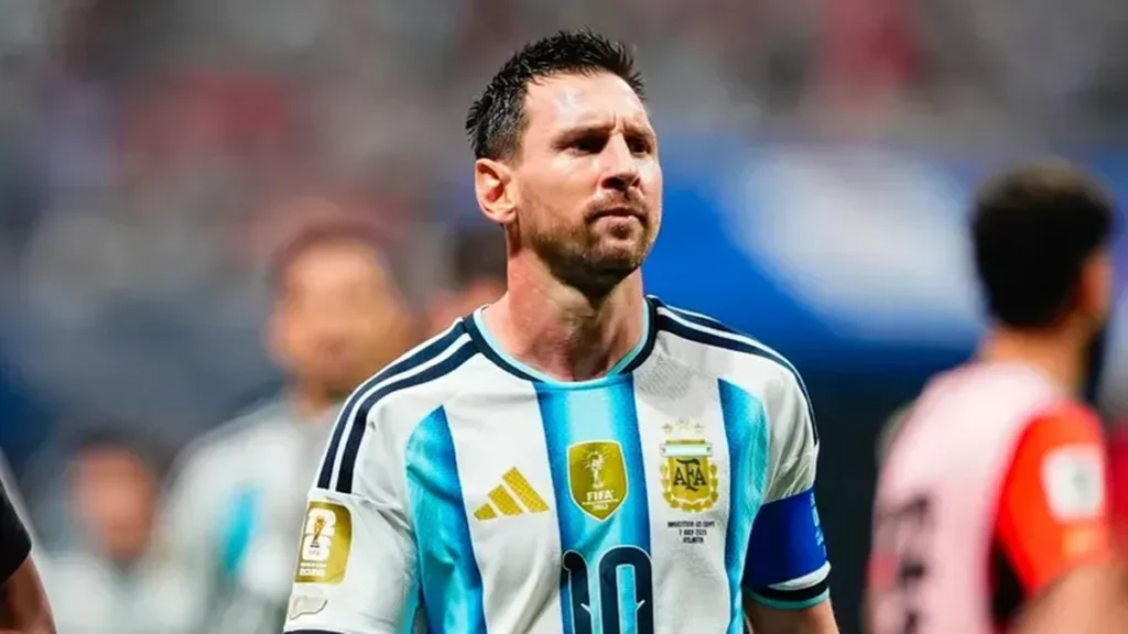 Lionel Messi: Recuerdos y legado de una leyenda del fútbol mundial - Portada Oficial