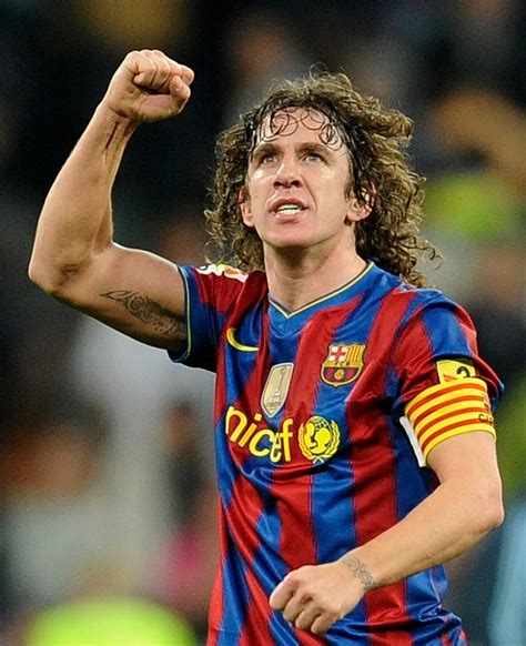 Los momentos inolvidables de Carles Puyol: liderazgo y pasión en el Barça