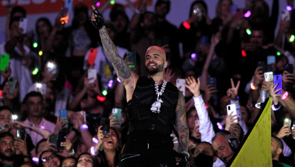 Maluma regañó a fan por llevar a su bebe a uno de sus conciertos y tenía razón