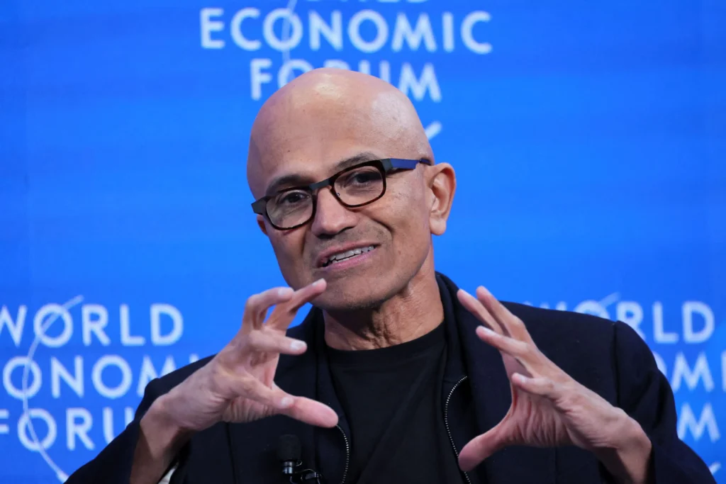 Satya Nadella en la conferencia de anuncio de la inversión en inteligencia artificial