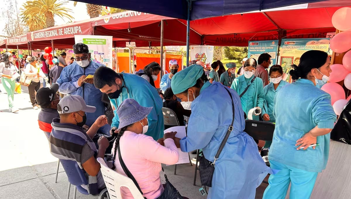 Ministra de salud pública anuncia ampliación de edades para vacuna contra meningococo