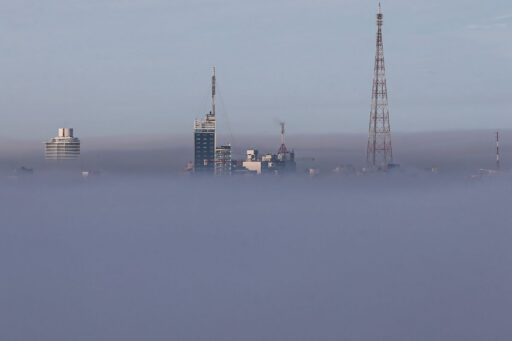 Niebla persistente y caída de temperatura: alerta meteorológica para Montevideo