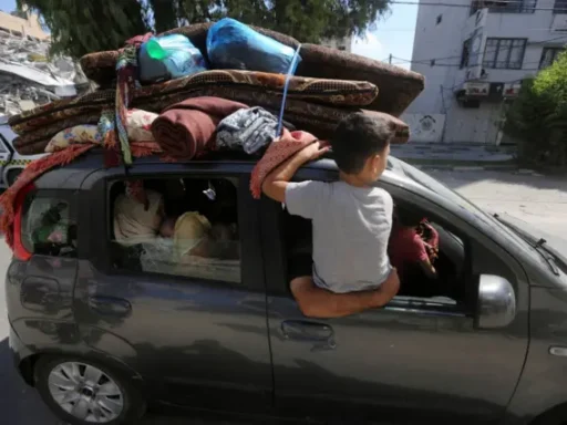 Niños buscan refugio bajo carrito mientras dron israelí dispara en Gaza