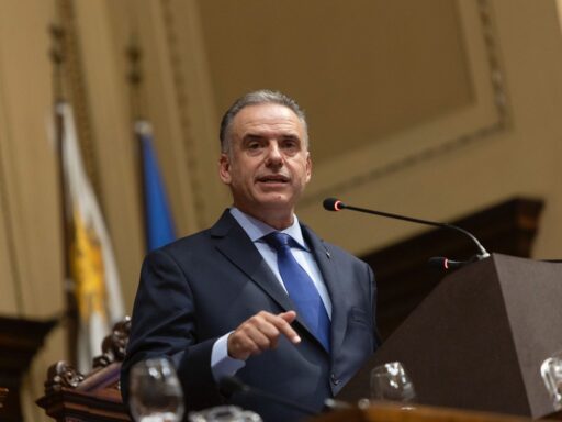 Orsi enfrenta crisis en Uruguay