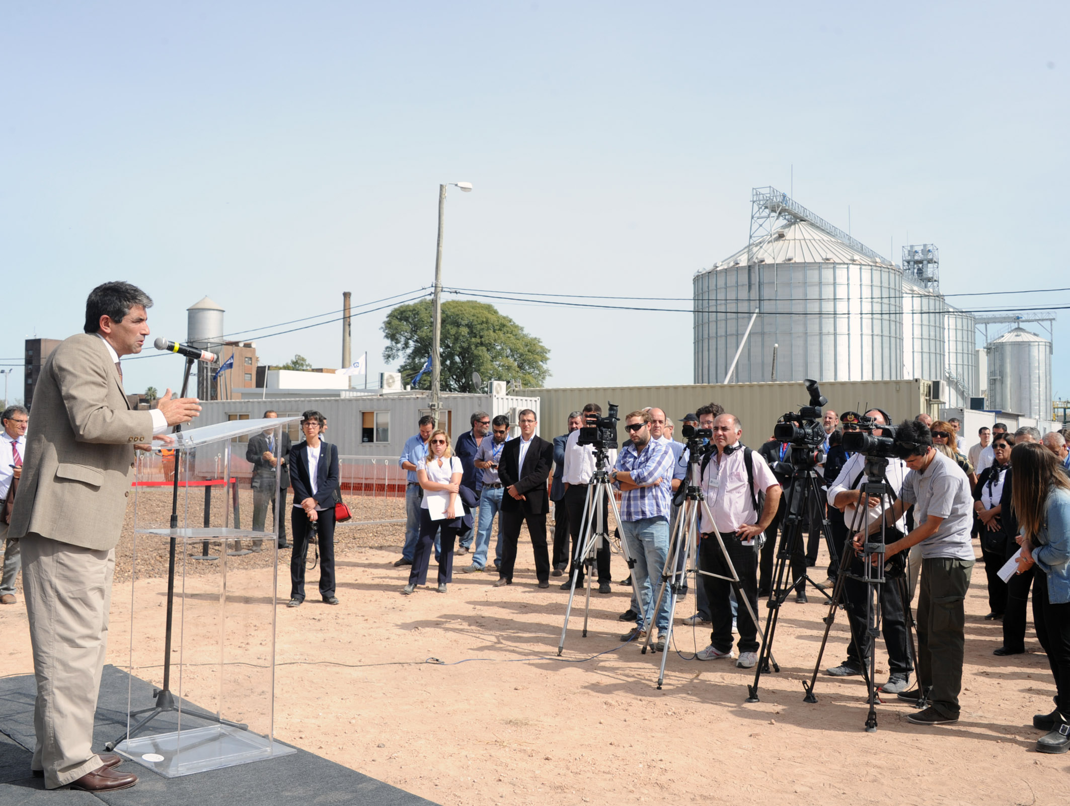 Orsi retira la denuncia penal argentina contra la planta de hidrógeno verde en Paysandú