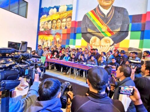 Para candidato presidencial por el MAS, Evo Morales es un problema para el partido