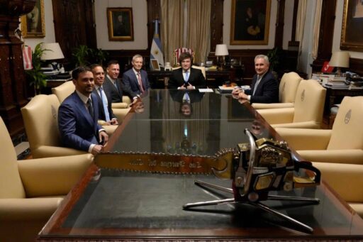 Peter Thiel en Argentina: reuniones con Javier Milei y protestas