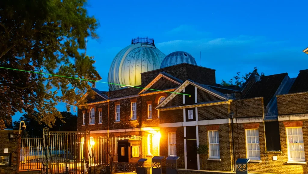 Observatorio Real de Greenwich y la linea del meridiano cero en Londres