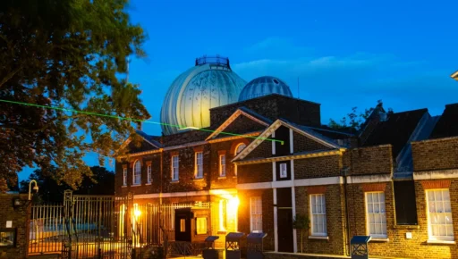 Observatorio Real de Greenwich y la linea del meridiano cero en Londres