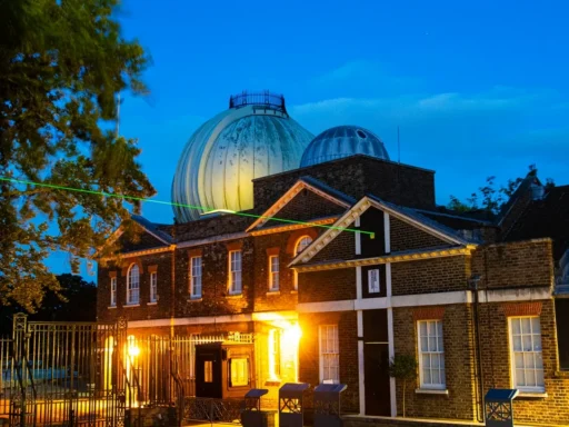 Observatorio Real de Greenwich y la linea del meridiano cero en Londres