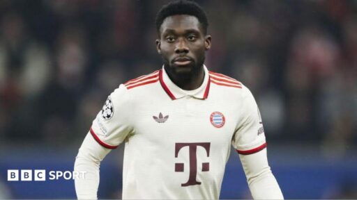 Alphonso Davies jugando para el Bayern Munich