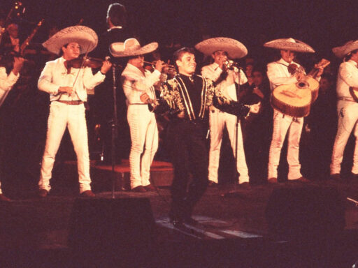 Juan Gabriel en concierto en el Palacio de Bellas Artes
