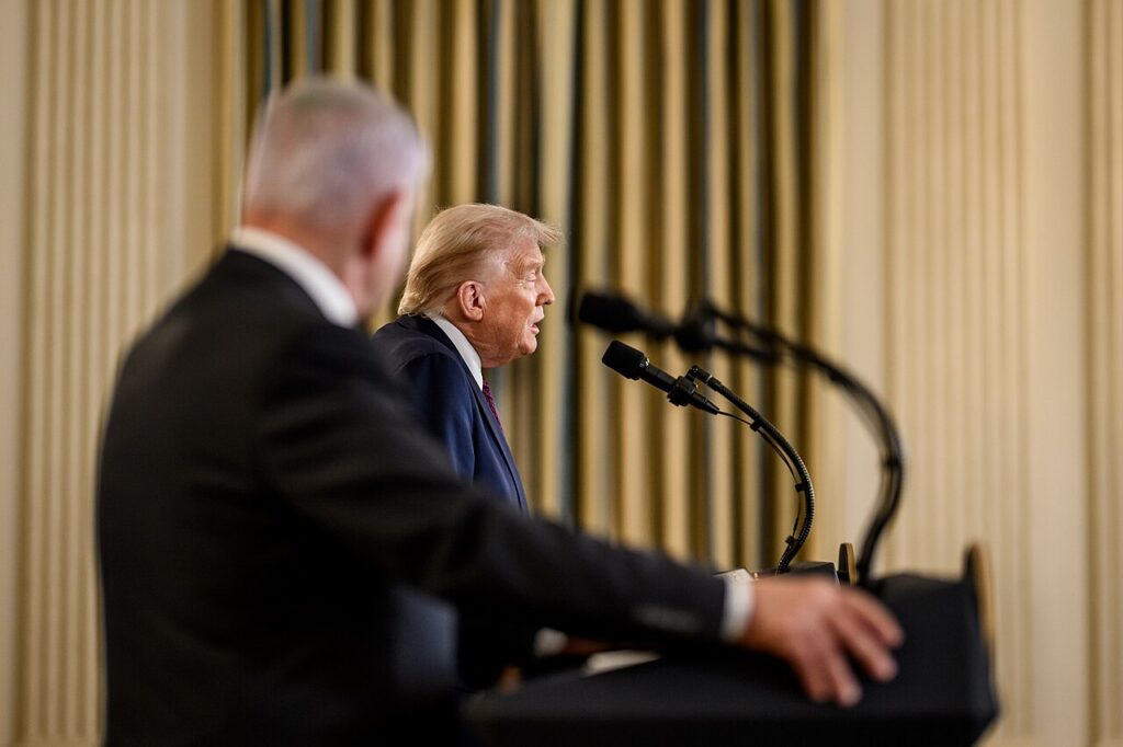 Reciben con honores a Donald Trump en Reino Unido