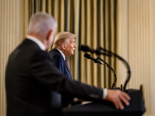 Reciben con honores a Donald Trump en Reino Unido
