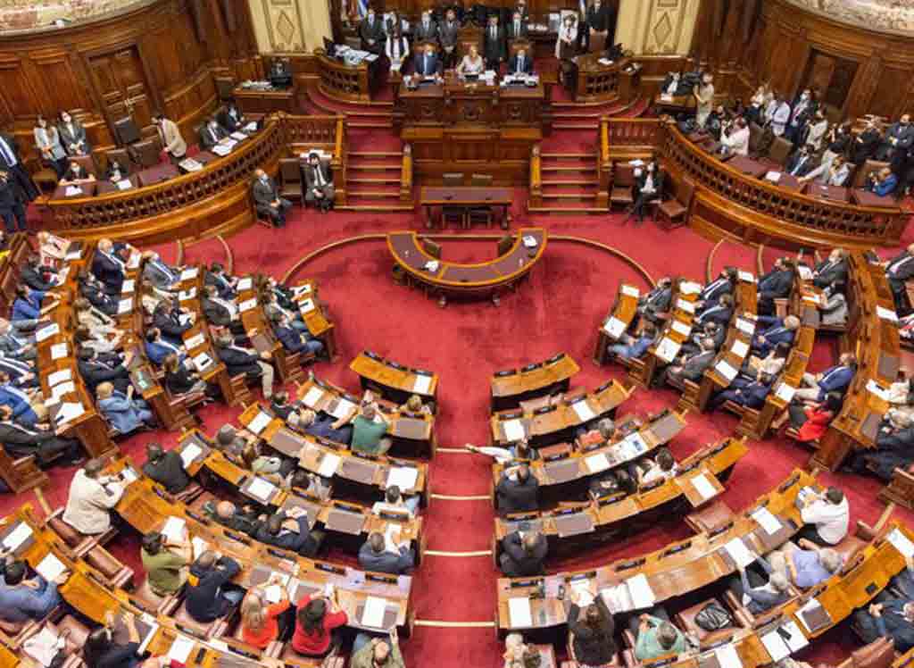 Senado aprobó licencia remunerada para padres en Uruguay