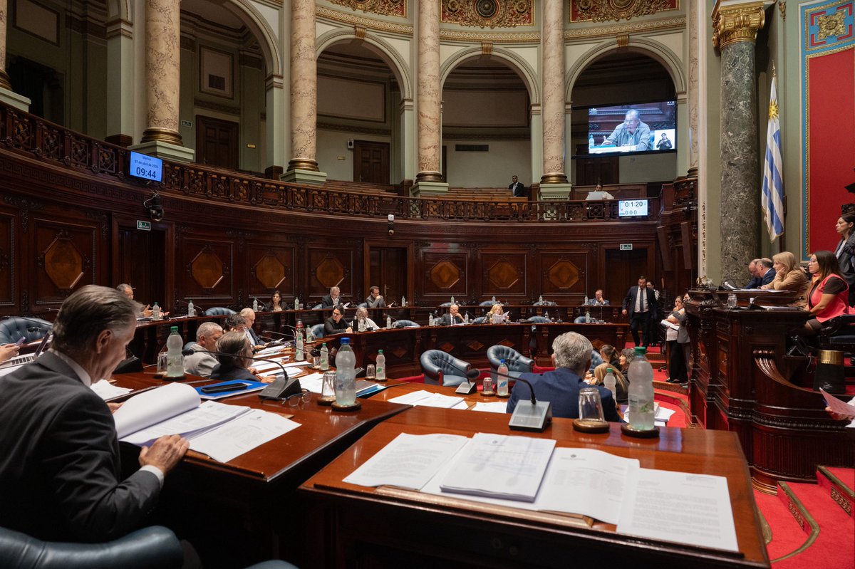 Senado aprueba pensión graciable para exjugador
