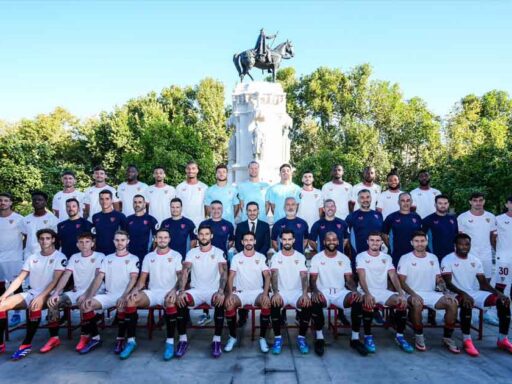 Sevilla FC celebra su victoria tras la derrota histórica al Barcelona
