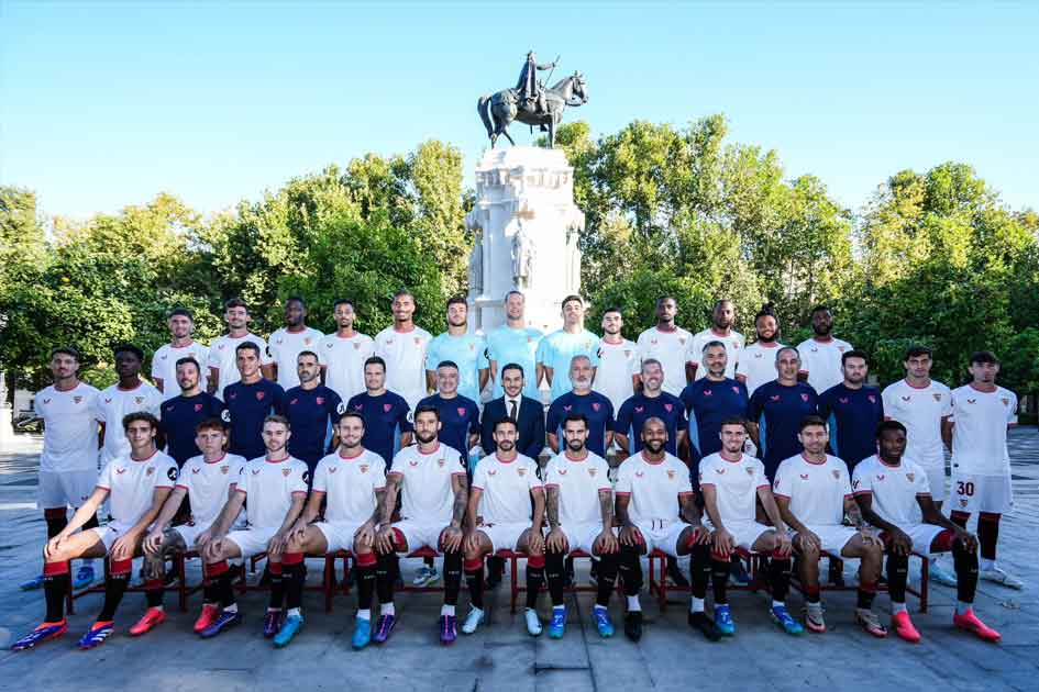 Sevilla FC celebra su victoria tras la derrota histórica al Barcelona