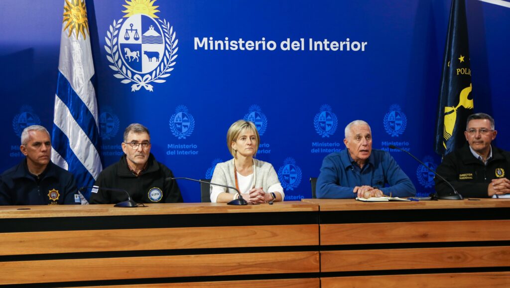 Subsecretaria interior se disculpó tras vincular suicidios policiales a frase de Larrañaga