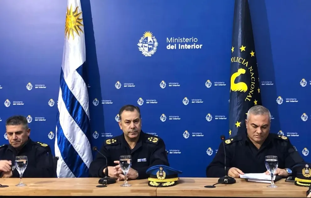 Subsecretaria interior se disculpó tras vincular suicidios policiales a frase de Larrañaga