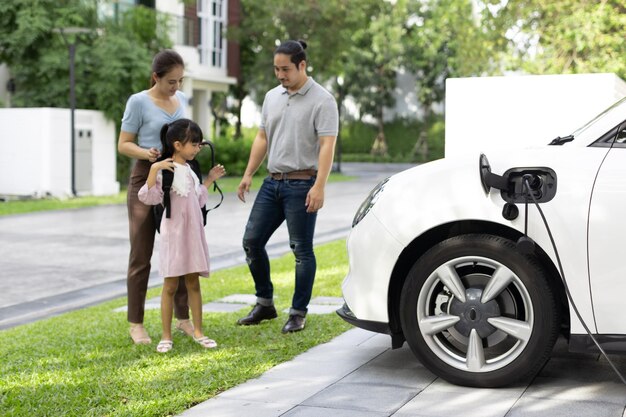 Tesla 2026: cómo el precio de los autos eléctricos incide en la autosuficiencia de los inmigrantes