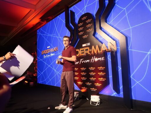 Tom Holland en alfombra roja