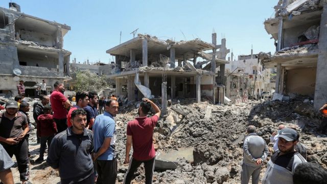 Tres muertos en ataques israelíes y nuevas amenazas por cometas en Gaza