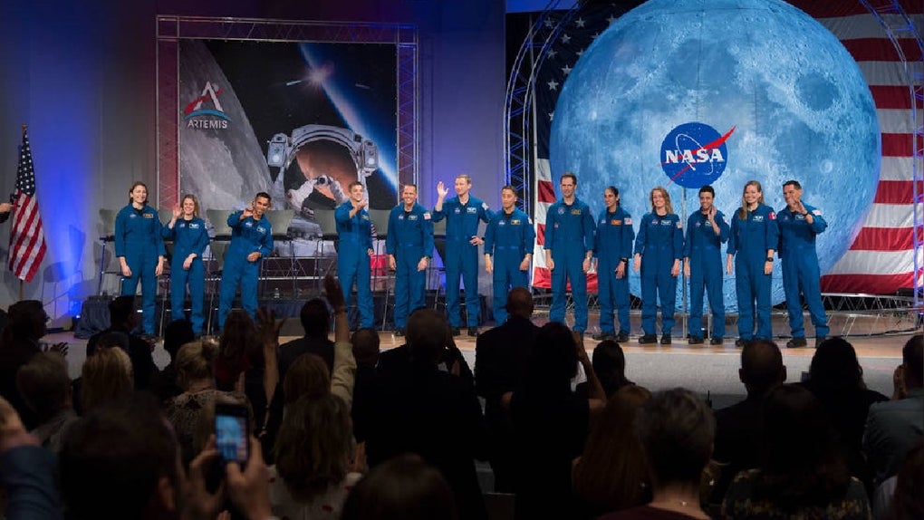 Tripulación de Artemis II recibe la máxima condecoración espacial de EE. UU.